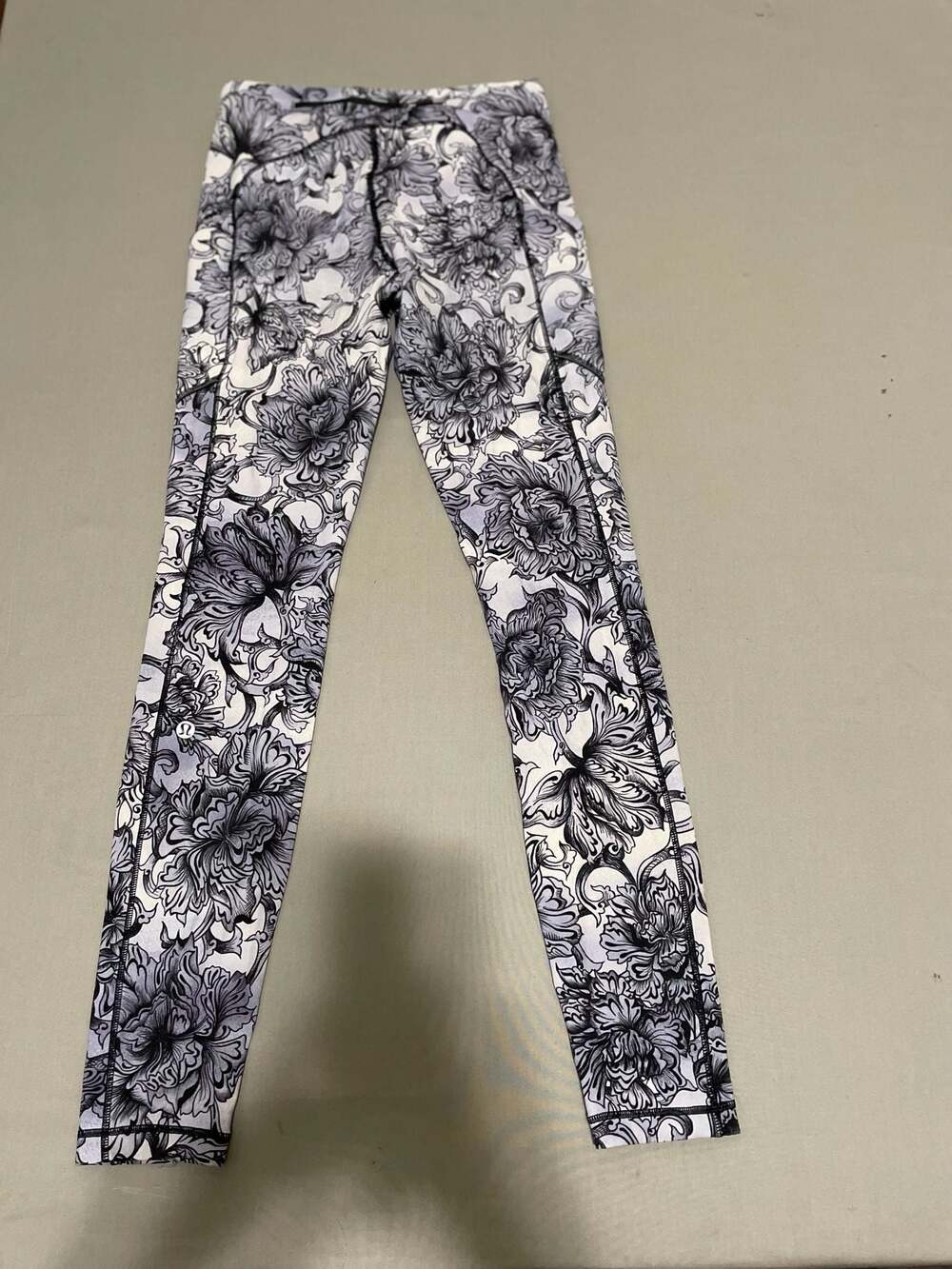 Lululemon Speed Up Tight 28 Hanakotoba Black White Floral Leggings